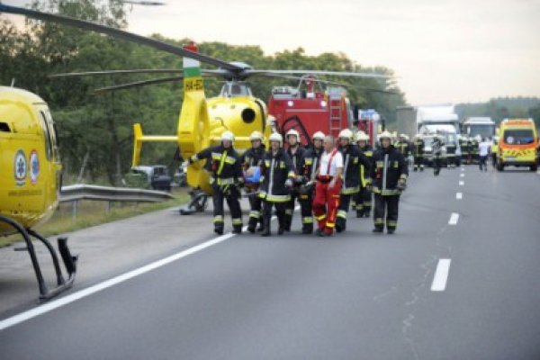 Imagini CUTREMURĂTOARE de la teribilul accident din Ungaria, în care mai multe persoane şi-au pierdut viaţa